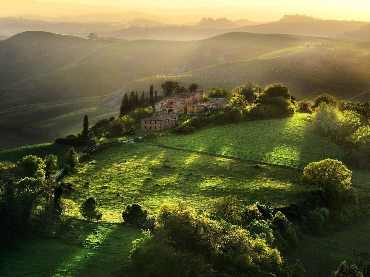 Обои деревья, холмы, утро, дом, италия, долина, тоскана, trees, hills, morning, house, italy, valley, tuscany разрешение 1920x1200 Загрузить