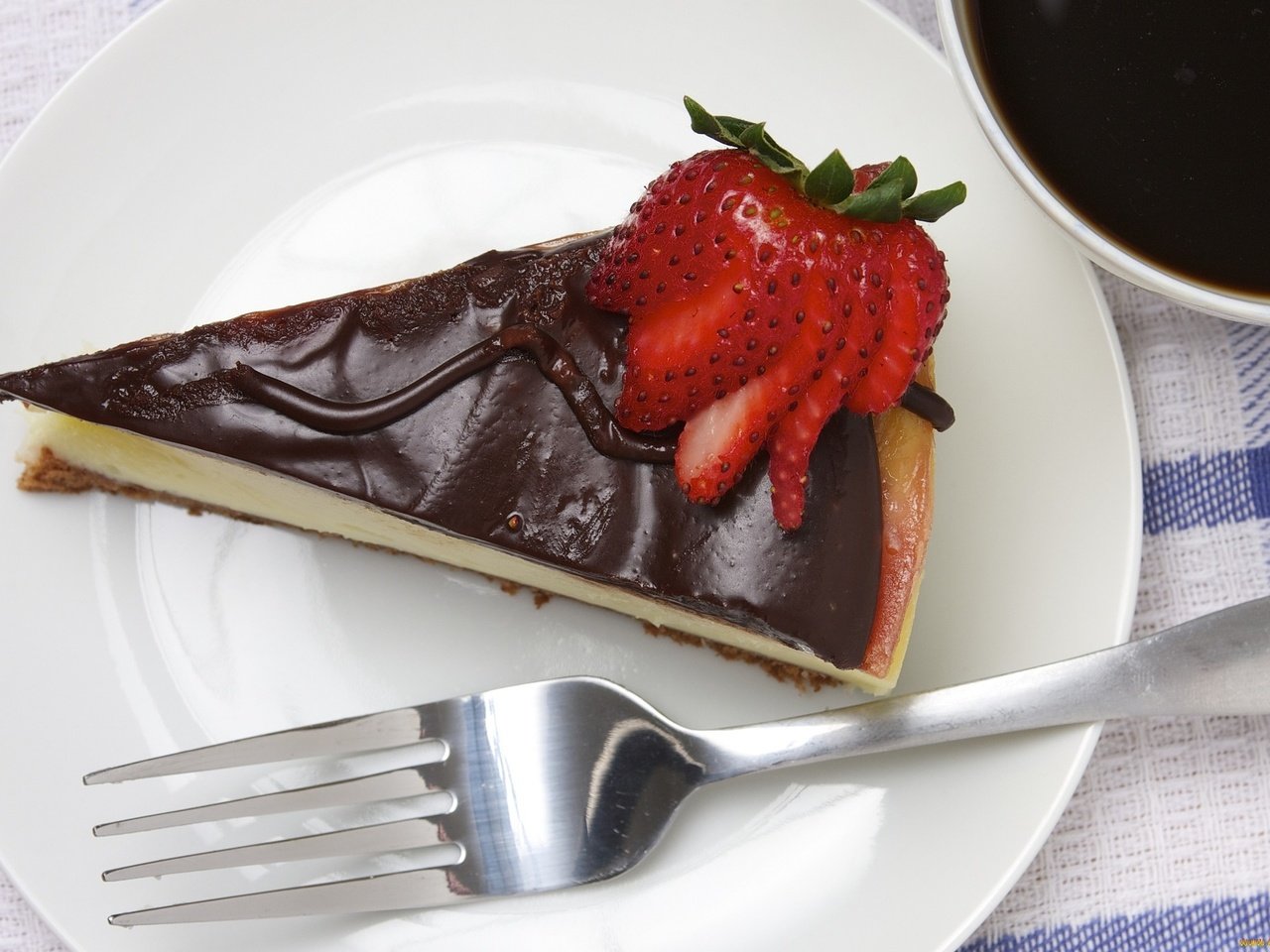 Обои клубника, шоколад, сладкое, торт, пирог, кусок, strawberry, chocolate, sweet, cake, pie, piece разрешение 2048x1378 Загрузить