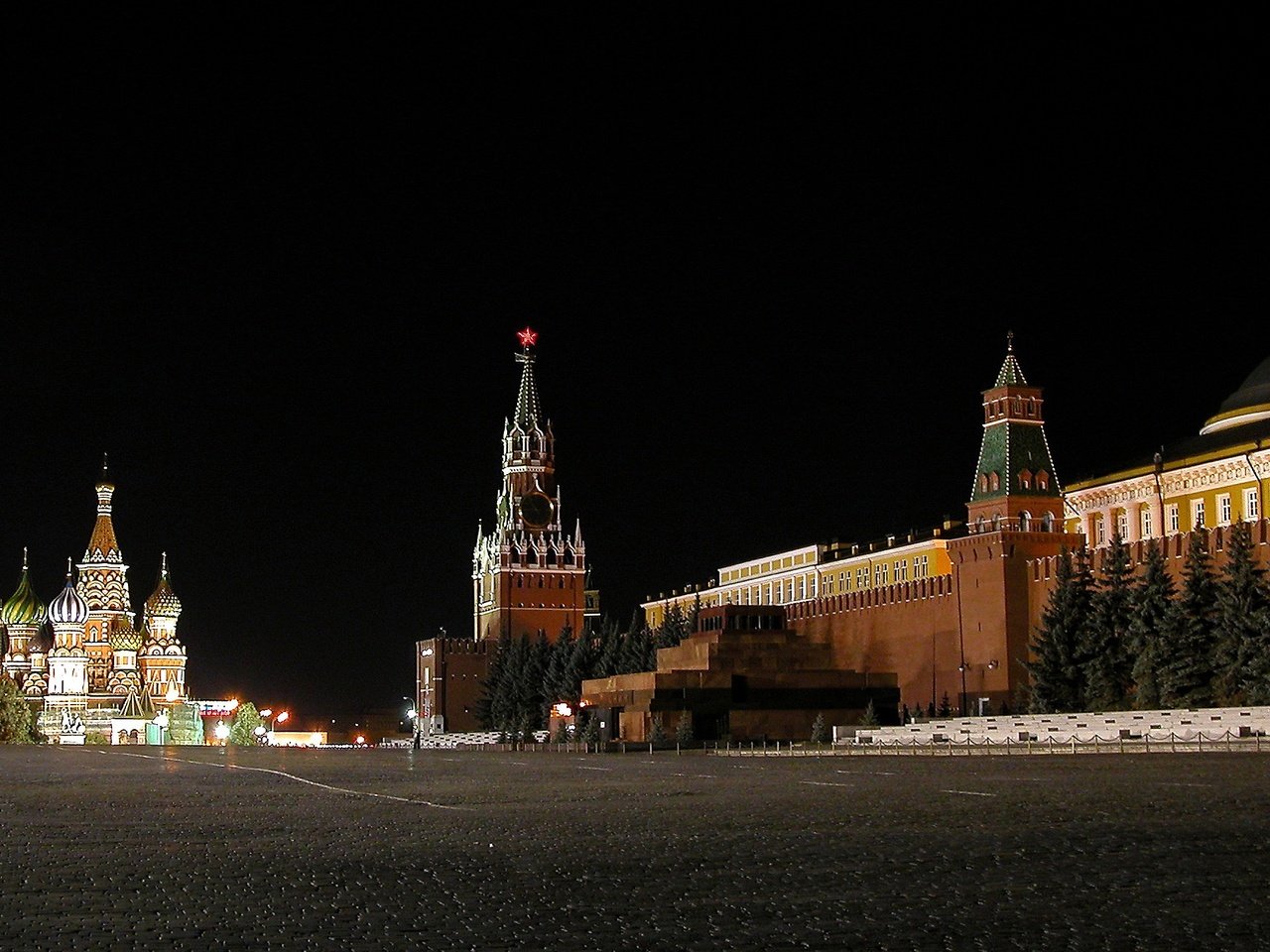 Обои ночная красная площадь, night red square разрешение 2560x1440 Загрузить