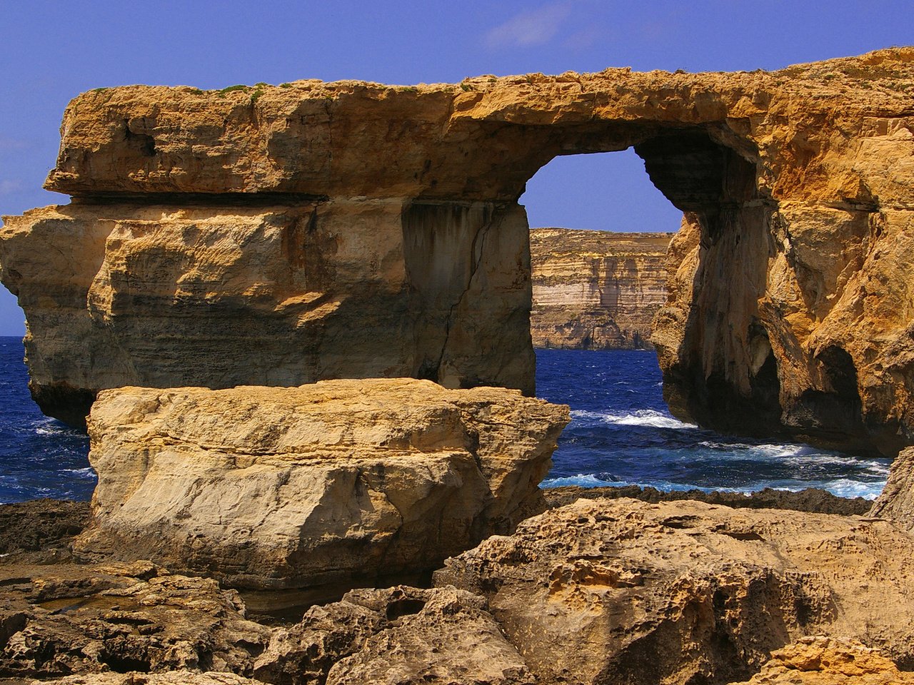 Обои скалы, природа, побережье, мальта, вид на лазурное окно в двейра, гозо, rocks, nature, coast, malta, the azure window in dwejra, gozo разрешение 1920x1080 Загрузить