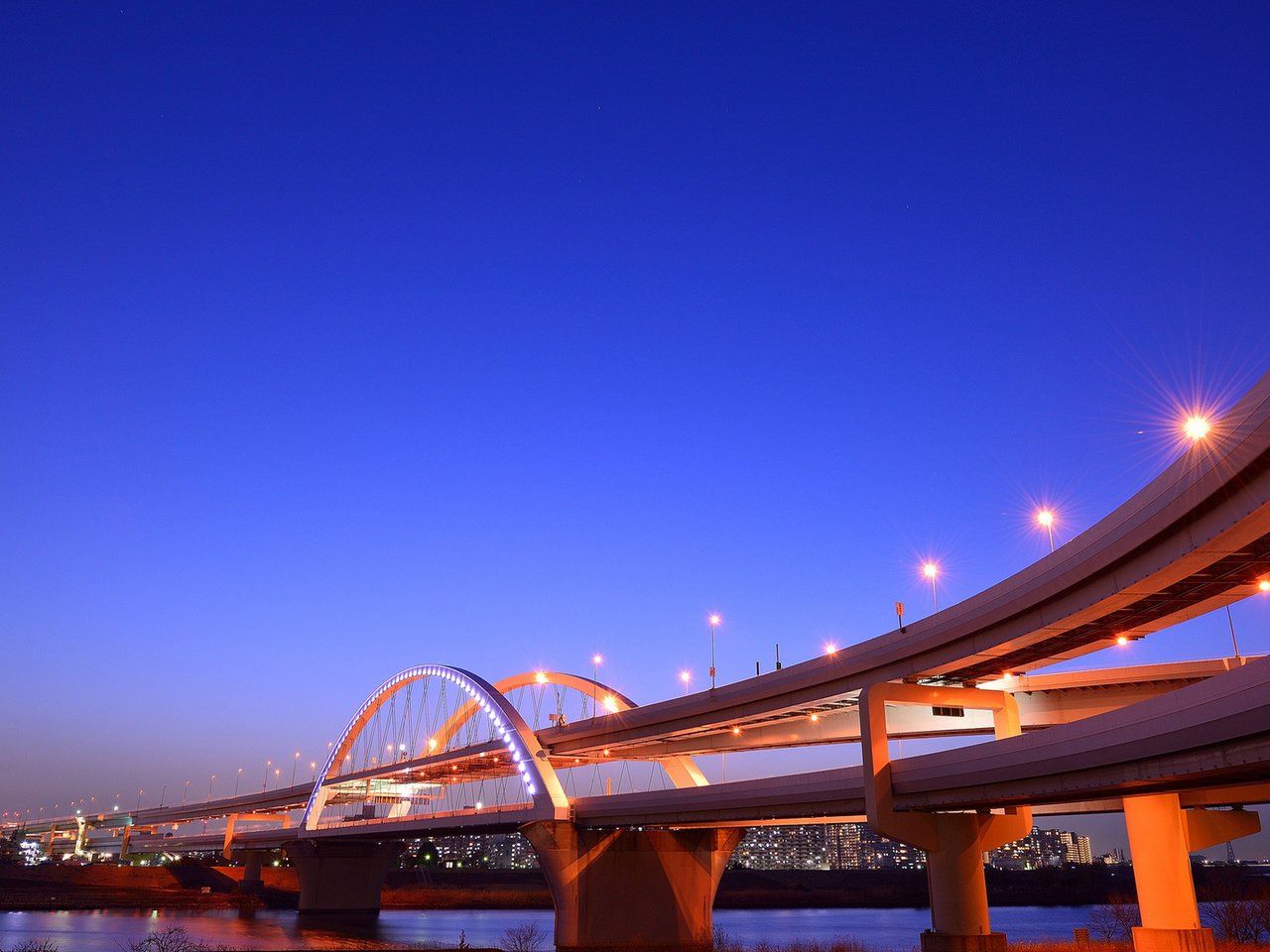 Обои ночь, фонари, огни, мост, япония, залив, синее, йокогама, night, lights, bridge, japan, bay, blue, yokohama разрешение 1920x1080 Загрузить