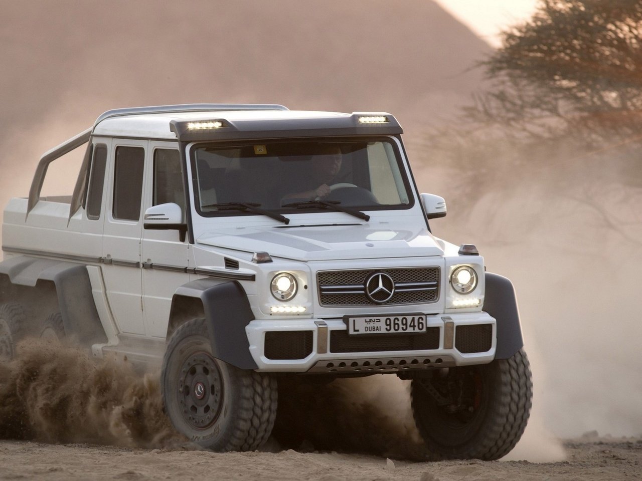 Обои автомобиль, 2012 год, пылинки, мерседес бенц, амг, g63, 6x6, car, 2012, dust, mercedes benz, amg разрешение 1920x1200 Загрузить