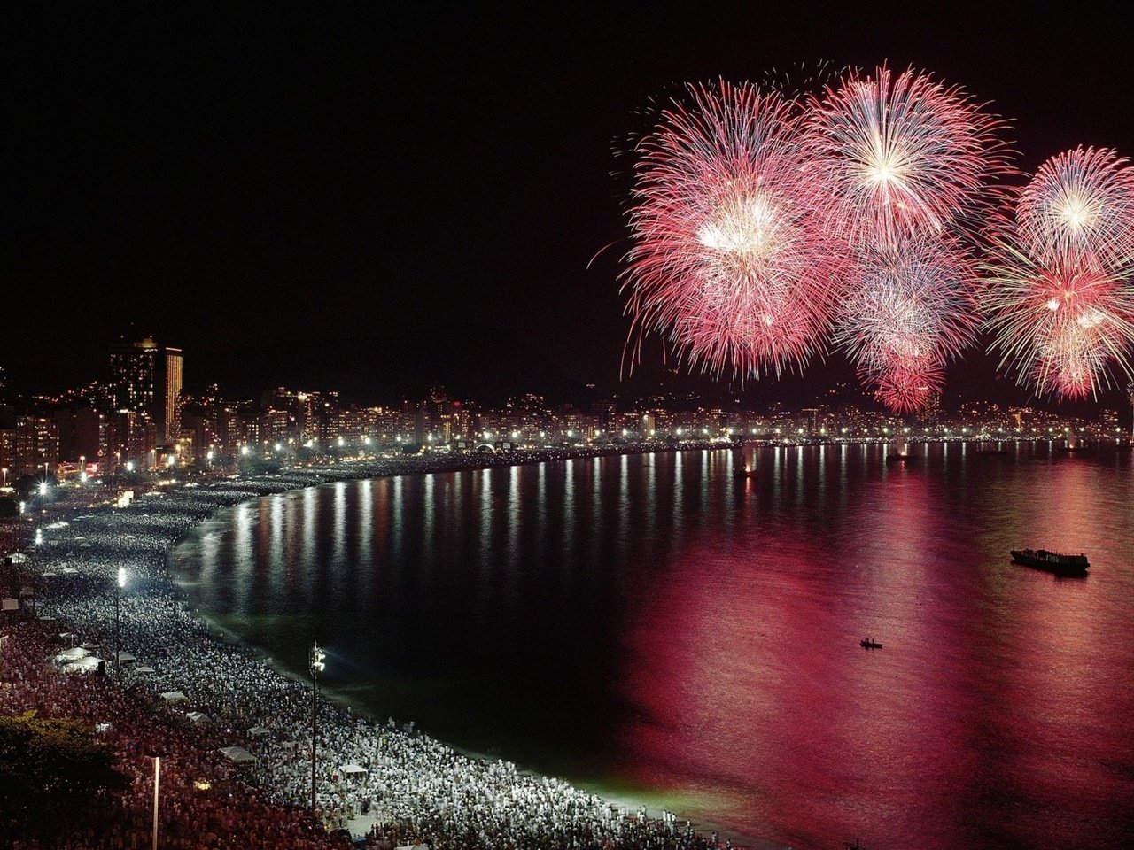 Обои бразилия, fuegos artificiales ciudad, brazil разрешение 2560x1600 Загрузить