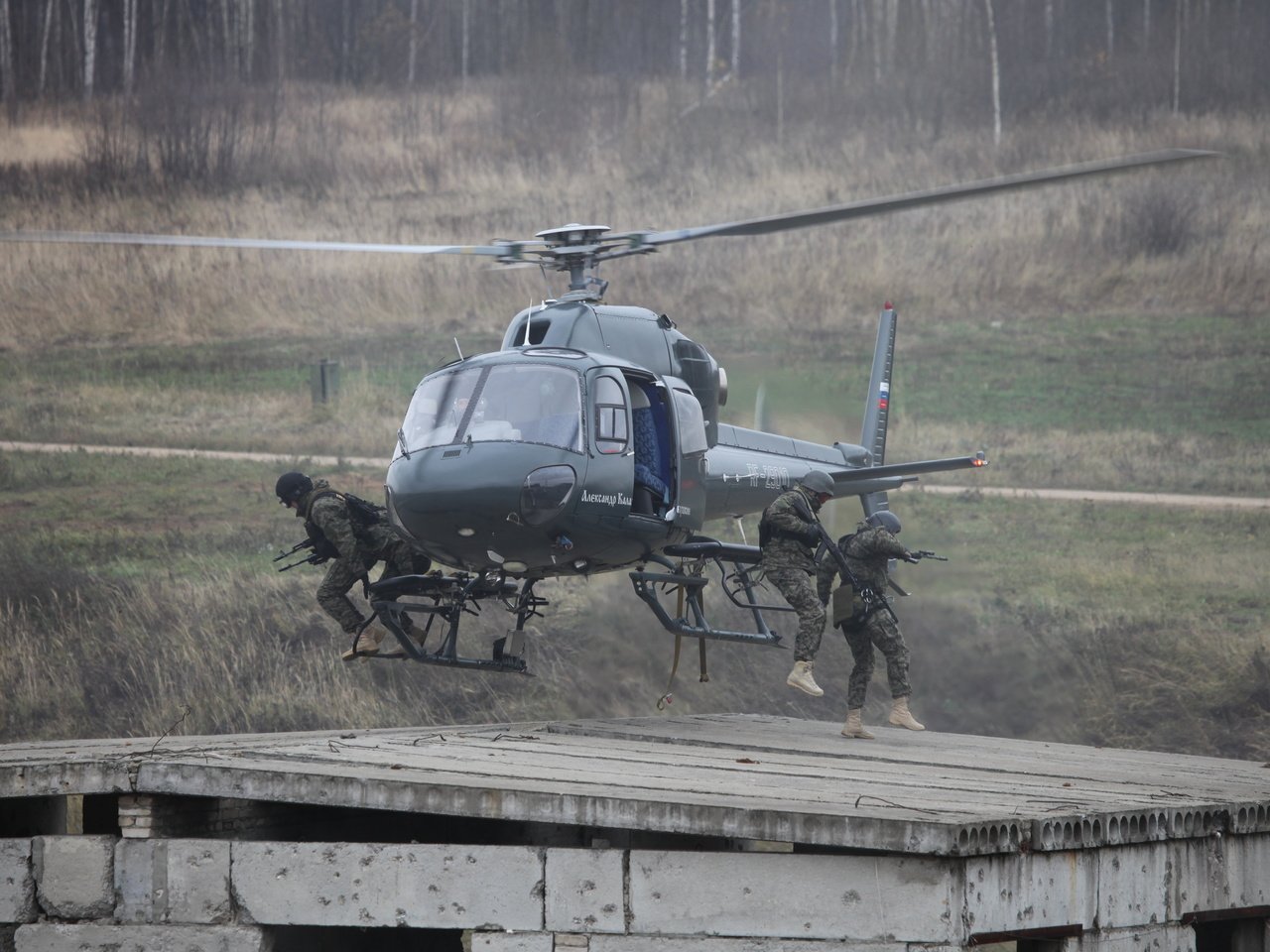 Обои вертолет, десантирование, as355 n, мвд рф, собр рысь, helicopter, landing, the interior ministry, sobr rys разрешение 2560x1600 Загрузить