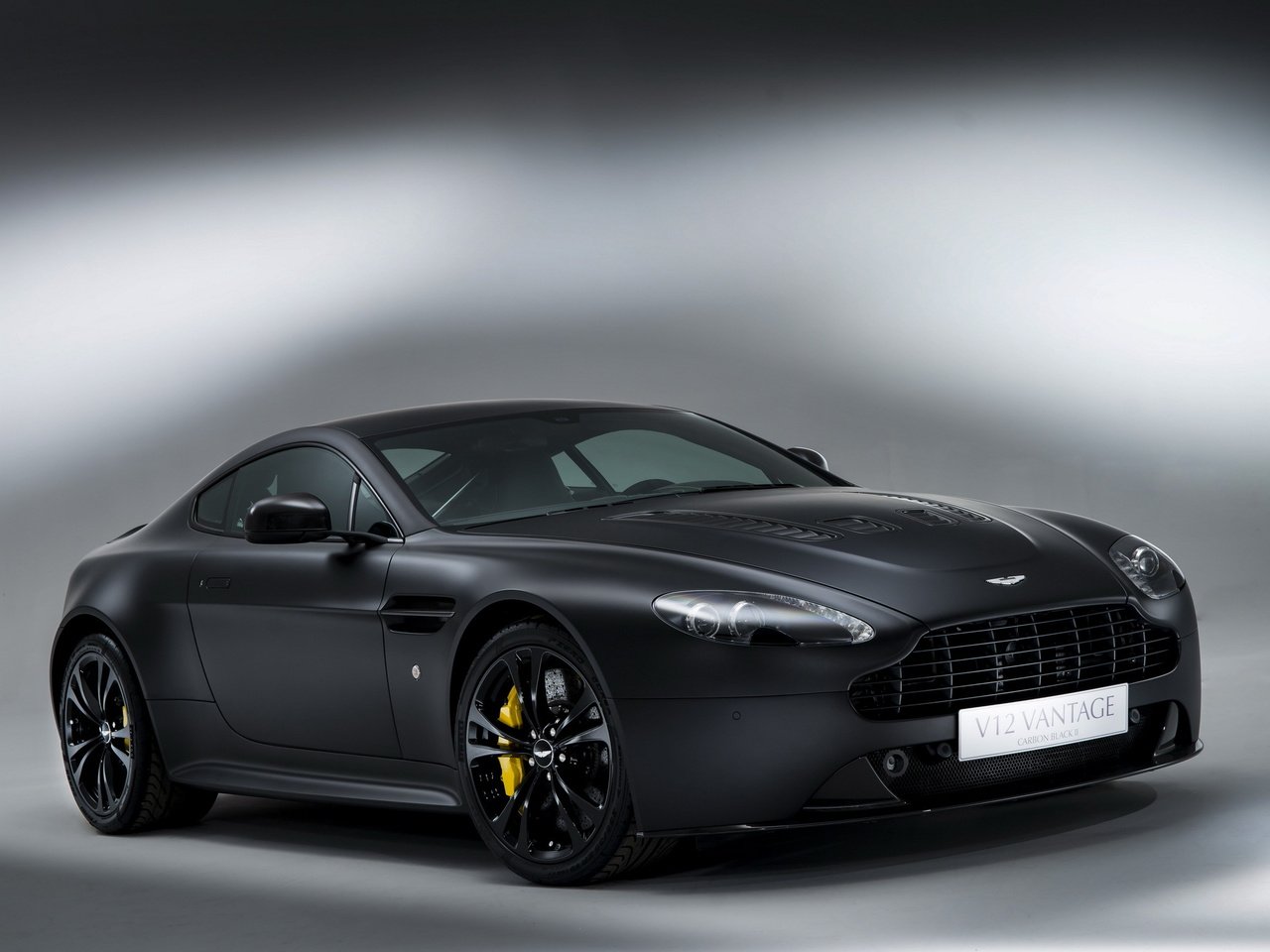 Обои фон, колеса, авто, астон мартин, vantage, передок, v12, carbon black ii, тормоза, background, wheel, auto, aston martin, the front, brake разрешение 2048x1536 Загрузить