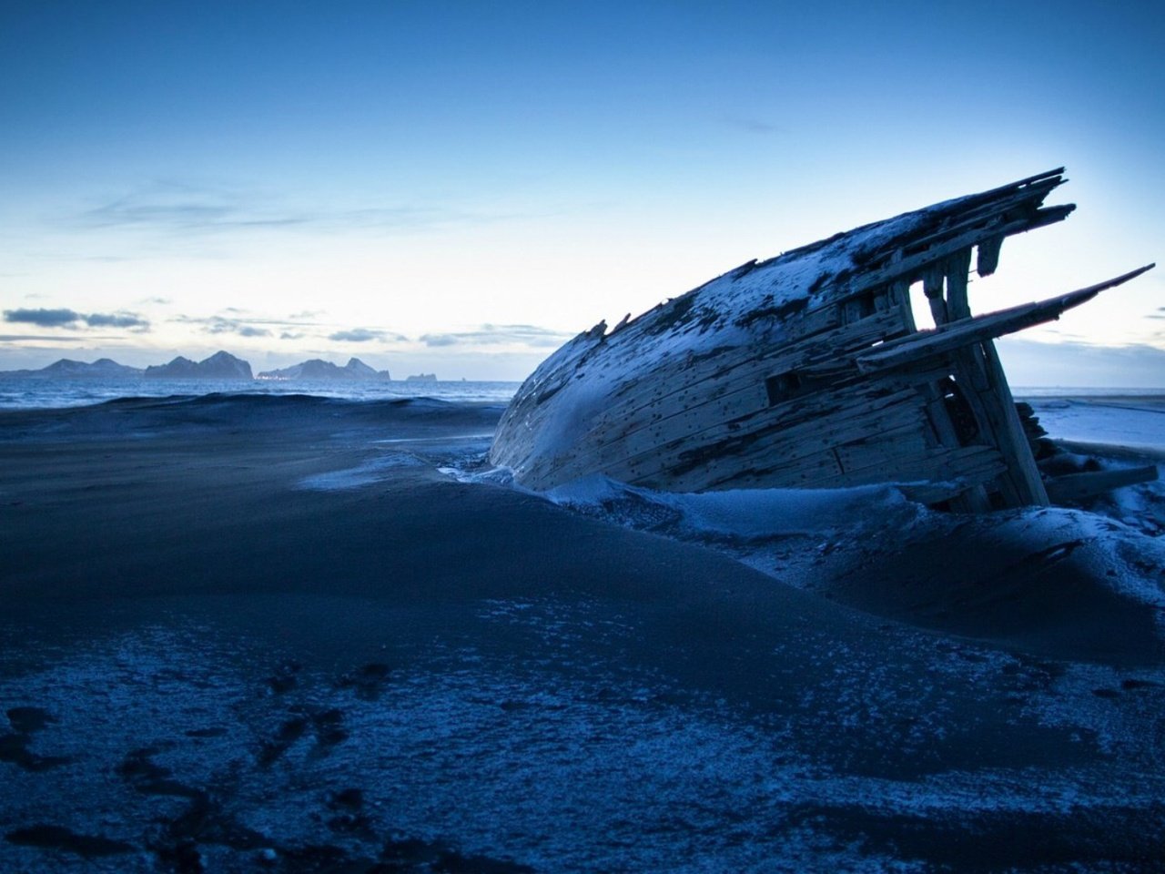 Обои пейзаж, лодка, кораблекрушение, landscape, boat, shipwreck разрешение 1920x1080 Загрузить