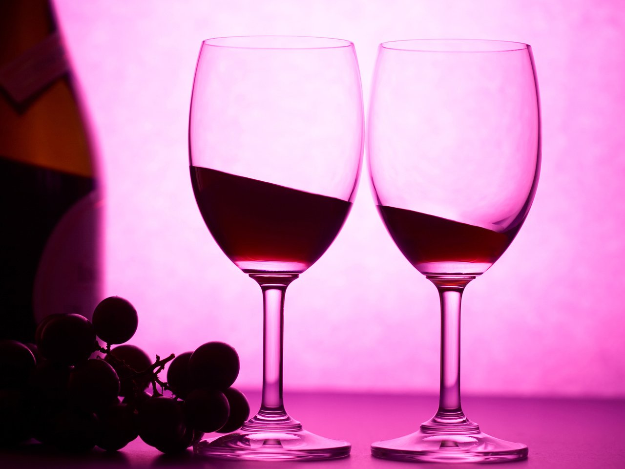 Обои фон, виноград, вино, бутылка, бокалы, background, grapes, wine, bottle, glasses разрешение 4059x2828 Загрузить