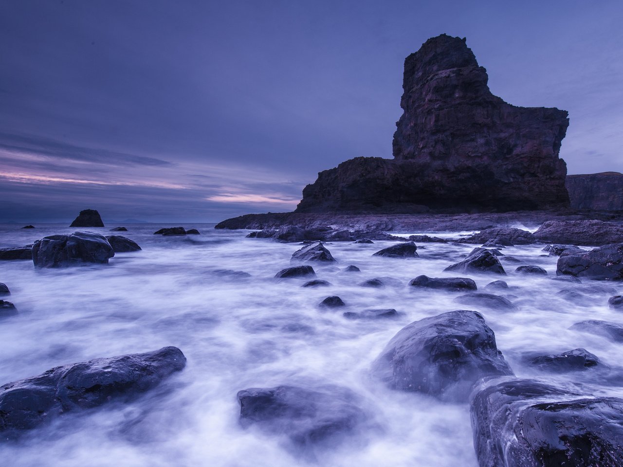 Обои скалы, камни, берег, великобритания, залив, шотландия, rocks, stones, shore, uk, bay, scotland разрешение 2048x1223 Загрузить