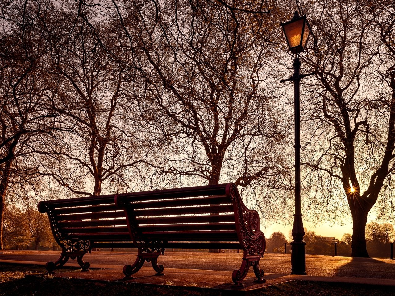 Обои деревья, парк, фонарь, скамейка, trees, park, lantern, bench разрешение 2048x1296 Загрузить