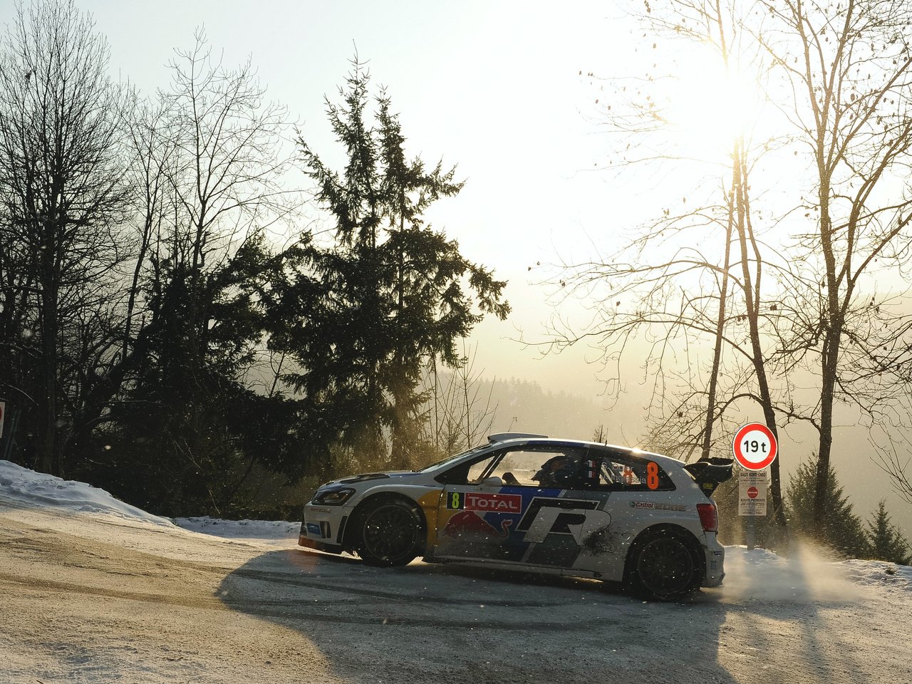 Обои снег, зима, машина, белый, спорт, ралли, wrc, фольксваген, поло, polo, snow, winter, machine, white, sport, rally, volkswagen разрешение 2560x1600 Загрузить