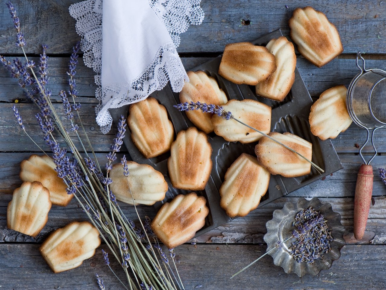 Обои лаванда, сладкое, печенье, выпечка, anna verdina, мадлены, madeleins, мадлен, lavender, sweet, cookies, cakes, his wife's, madeleine разрешение 2000x1331 Загрузить