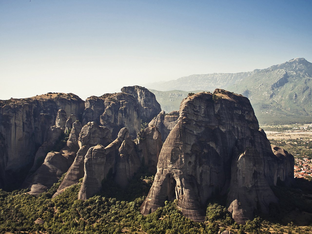 Обои скалы, камни, пейзаж, греция, meteora, rocks, stones, landscape, greece разрешение 1920x1200 Загрузить