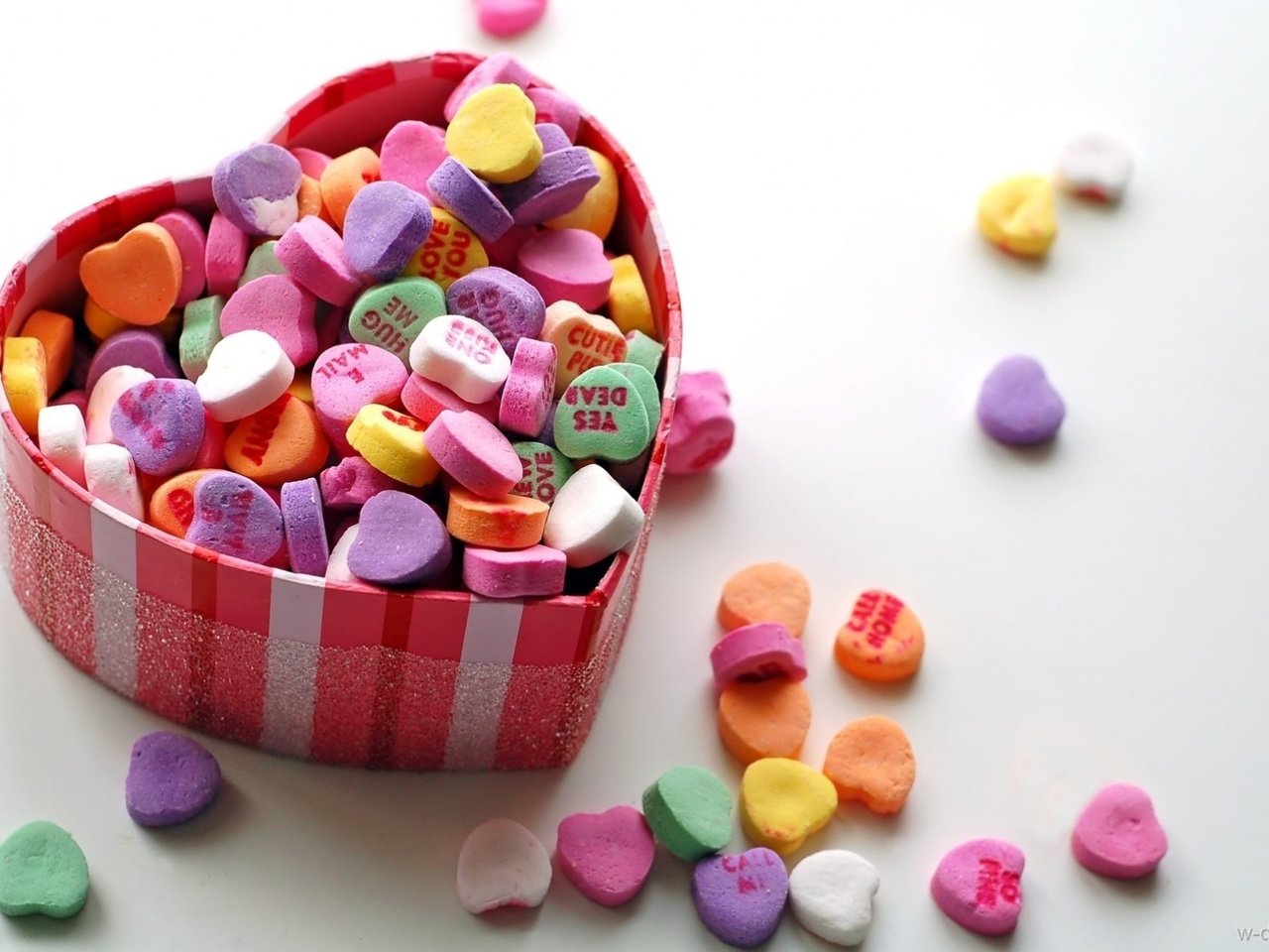 Обои разноцветные, день святого валентина, конфеты, сладости, сердце, любовь, подарок, сердечки, коробка, colorful, valentine's day, candy, sweets, heart, love, gift, hearts, box разрешение 1920x1276 Загрузить
