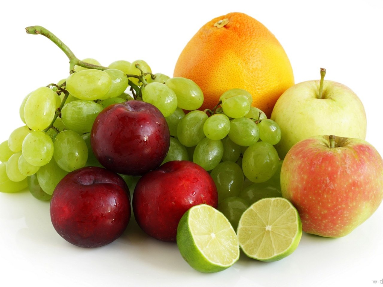 Обои виноград, фрукты, яблоки, ягоды, белый фон, апельсин, лайм, сливы, grapes, fruit, apples, berries, white background, orange, lime, plum разрешение 1920x1280 Загрузить
