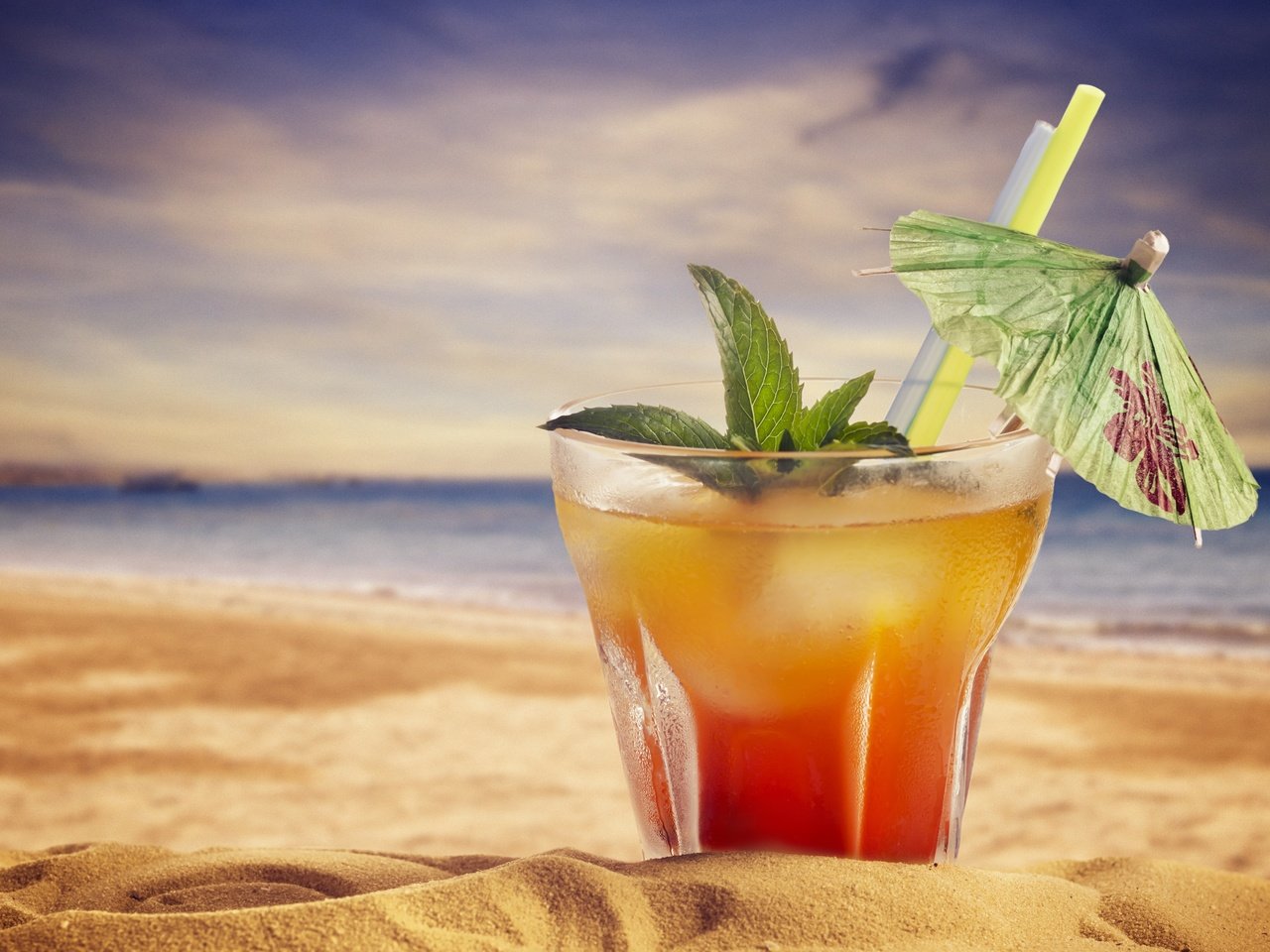 Обои небо, мята, напиток, песок, пляж, коктейль, зонтик, the sky, mint, drink, sand, beach, cocktail, umbrella разрешение 4678x3213 Загрузить