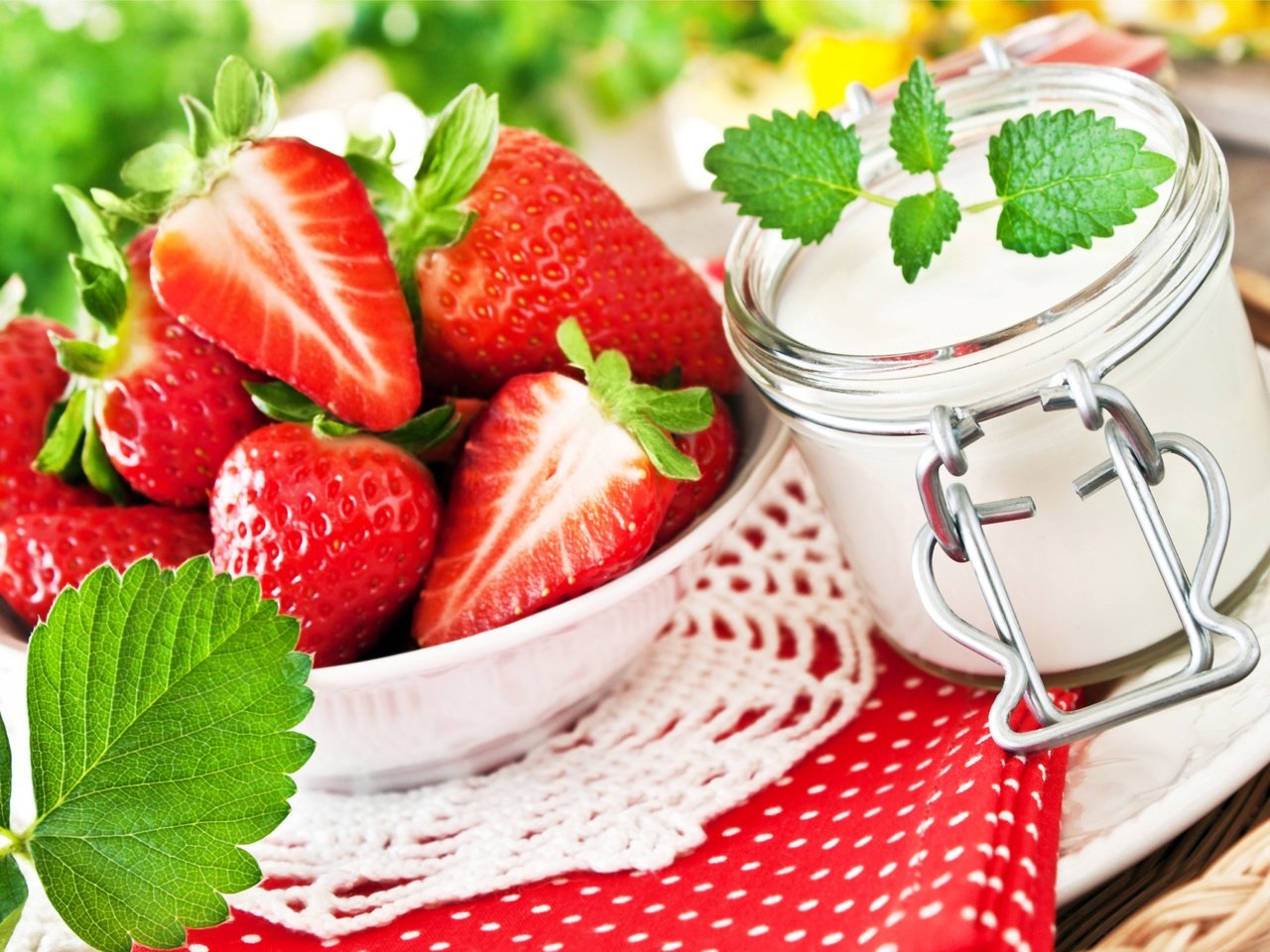 Обои ягода, клубника, сладкое, десерт, йогурт, berry, strawberry, sweet, dessert, yogurt разрешение 5522x3681 Загрузить