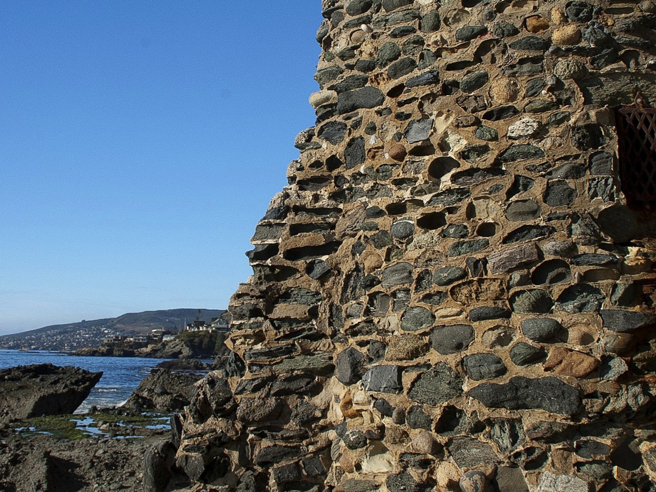 Обои небо, горы, скалы, башня, океан, сша, калифорния, the sky, mountains, rocks, tower, the ocean, usa, ca разрешение 1920x1080 Загрузить