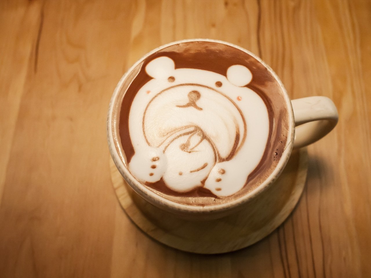 Обои рисунок, кофе, мишка, кружка, блюдце, капучино, пенка, figure, coffee, bear, mug, saucer, cappuccino, foam разрешение 5500x3666 Загрузить