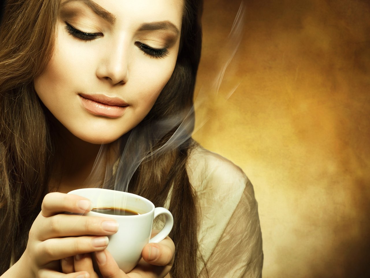 Обои девушка, настроение, кофе, модель, чашка, аромат, шатенка, girl, mood, coffee, model, cup, aroma, brown hair разрешение 2560x2339 Загрузить