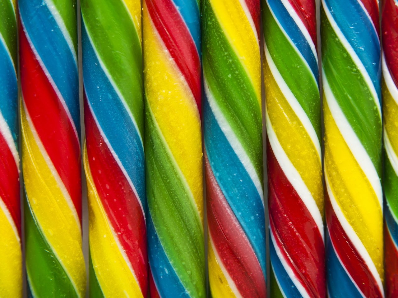 Обои разноцветные, конфеты, сладкое, сосульки, леденцы, colorful, candy, sweet, icicles, lollipops разрешение 2560x1600 Загрузить