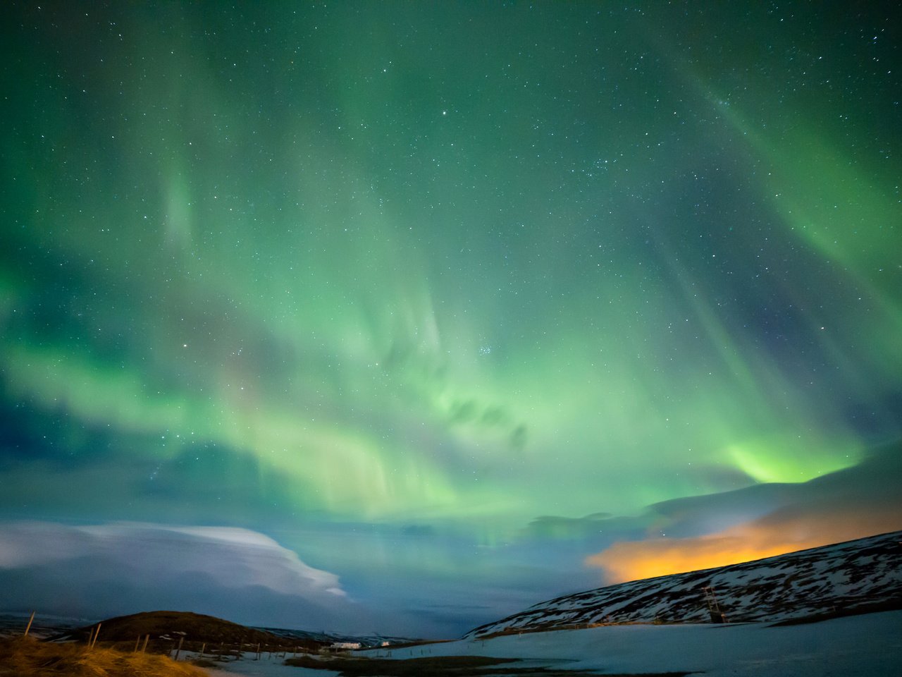 Обои свет, горы, северное сияние, скандинавия, ночное небо, light, mountains, northern lights, scandinavia, the night sky разрешение 2048x1311 Загрузить