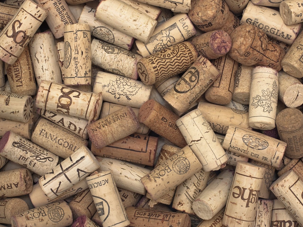 Обои текстура, макро, фон, пробки, бутылочные, cork collection, texture, macro, background, tube, bottle разрешение 2880x1920 Загрузить