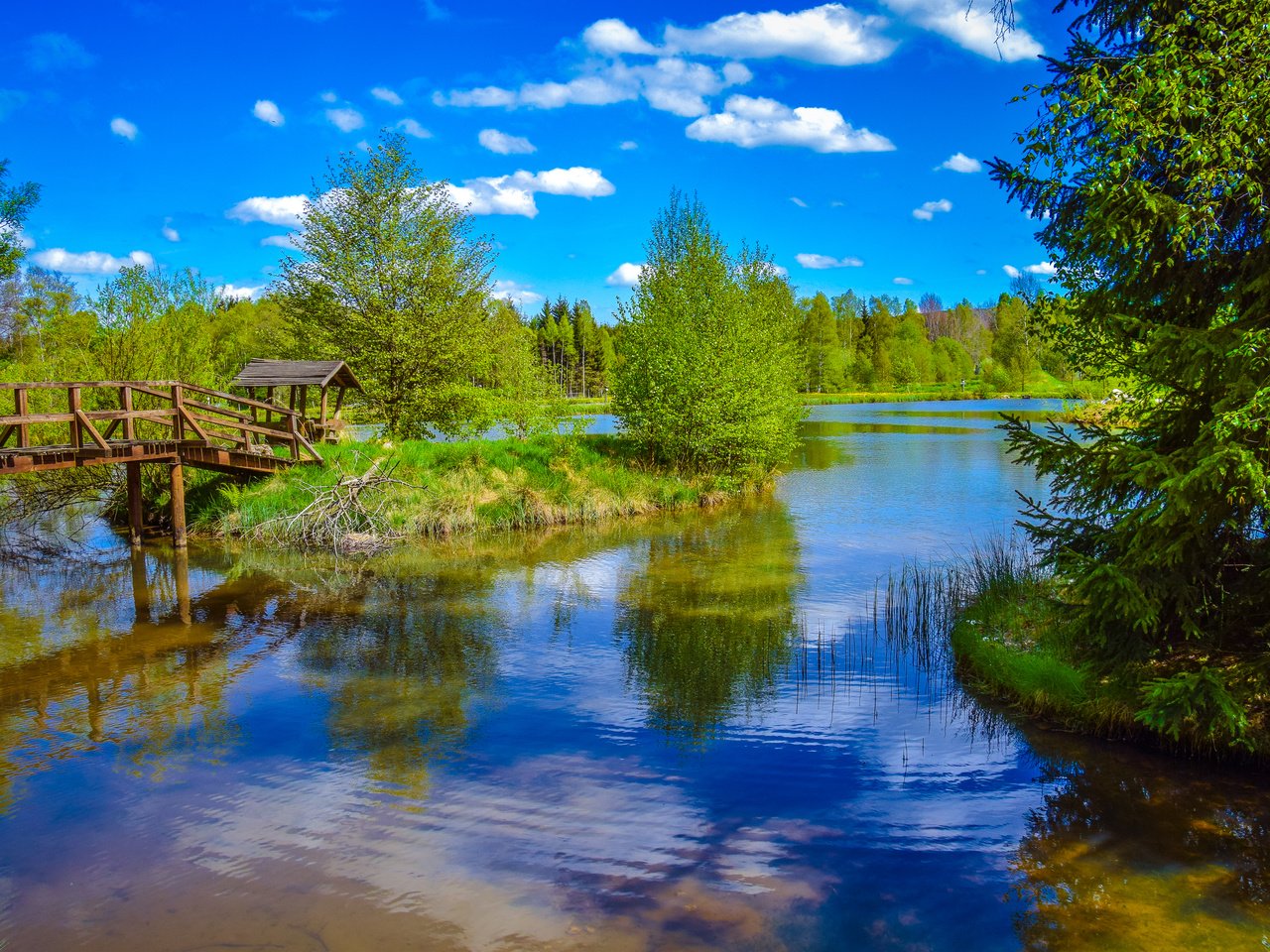 Обои деревья, озеро, пейзаж, мост, остров, trees, lake, landscape, bridge, island разрешение 3240x2160 Загрузить