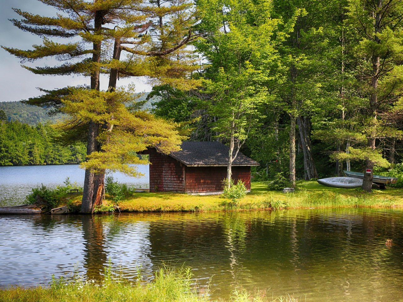 Обои деревья, озеро, пейзаж, осень, лодка, дом, trees, lake, landscape, autumn, boat, house разрешение 2880x1920 Загрузить