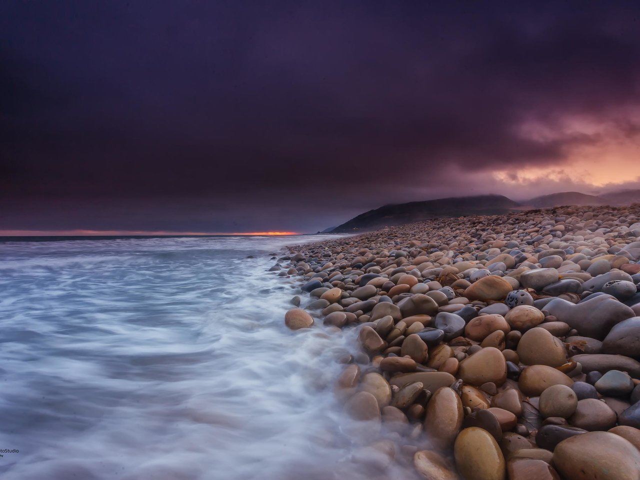 Обои камни, закат, море, пляж, побережье, stones, sunset, sea, beach, coast разрешение 2048x1365 Загрузить