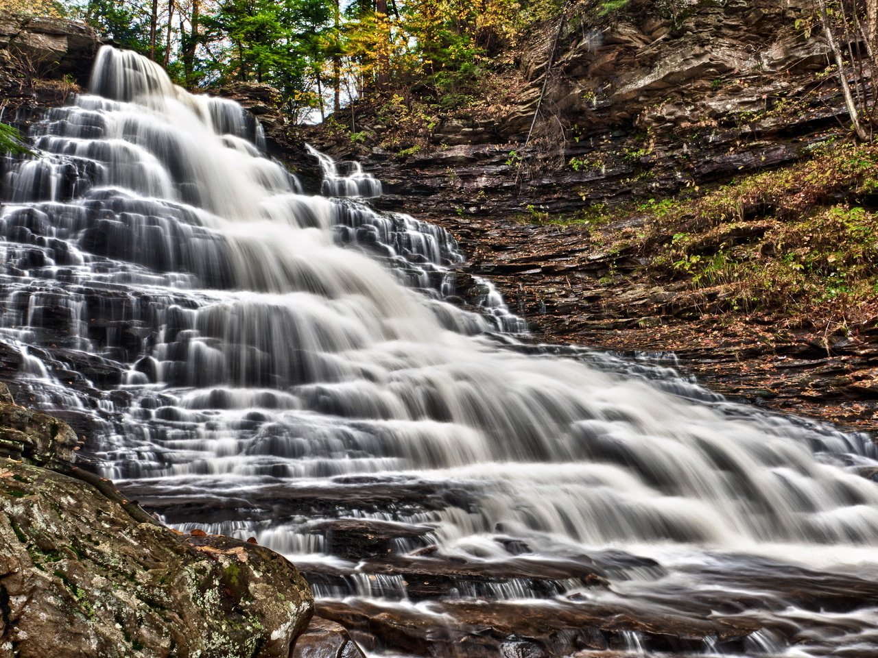 Обои скалы, водопад, штат пенсильвания, ricketts glen state park, rocks, waterfall, pennsylvania разрешение 2180x1450 Загрузить