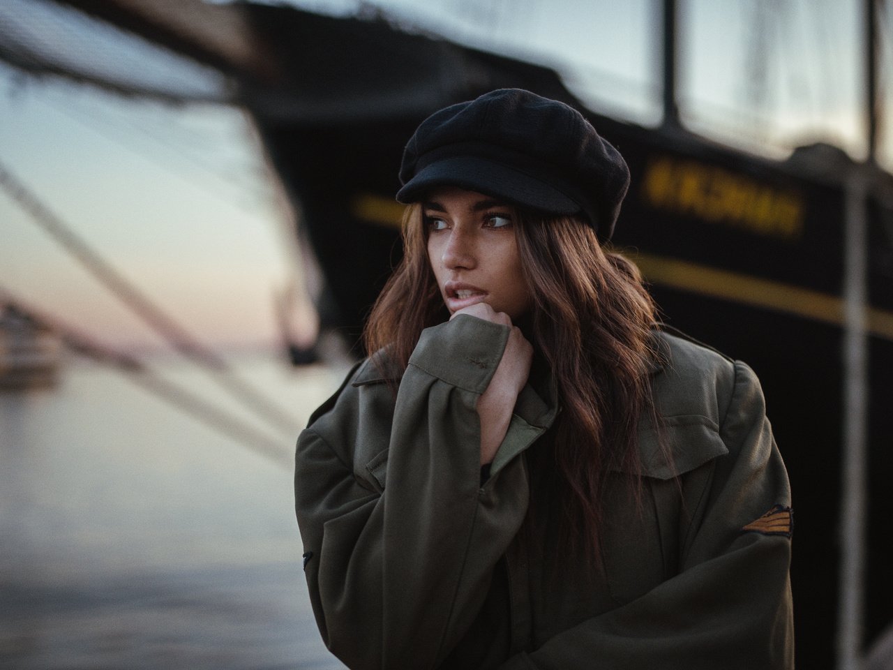 Обои девушка, фон, волосы, лицо, шапка, arianna, girl, background, hair, face, hat разрешение 2048x1365 Загрузить