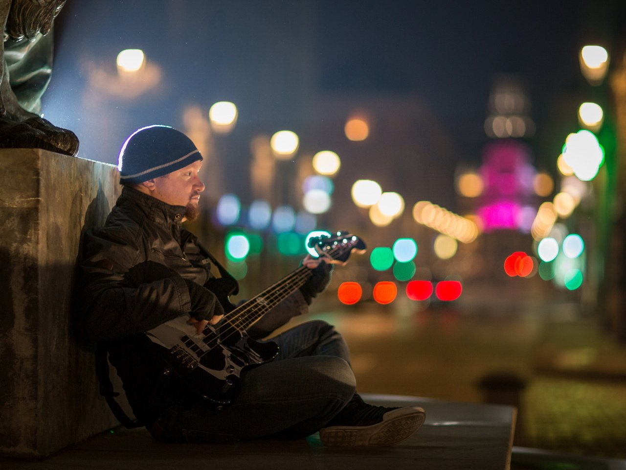 Обои гитара, человек, улица, guitar, people, street разрешение 2047x1317 Загрузить