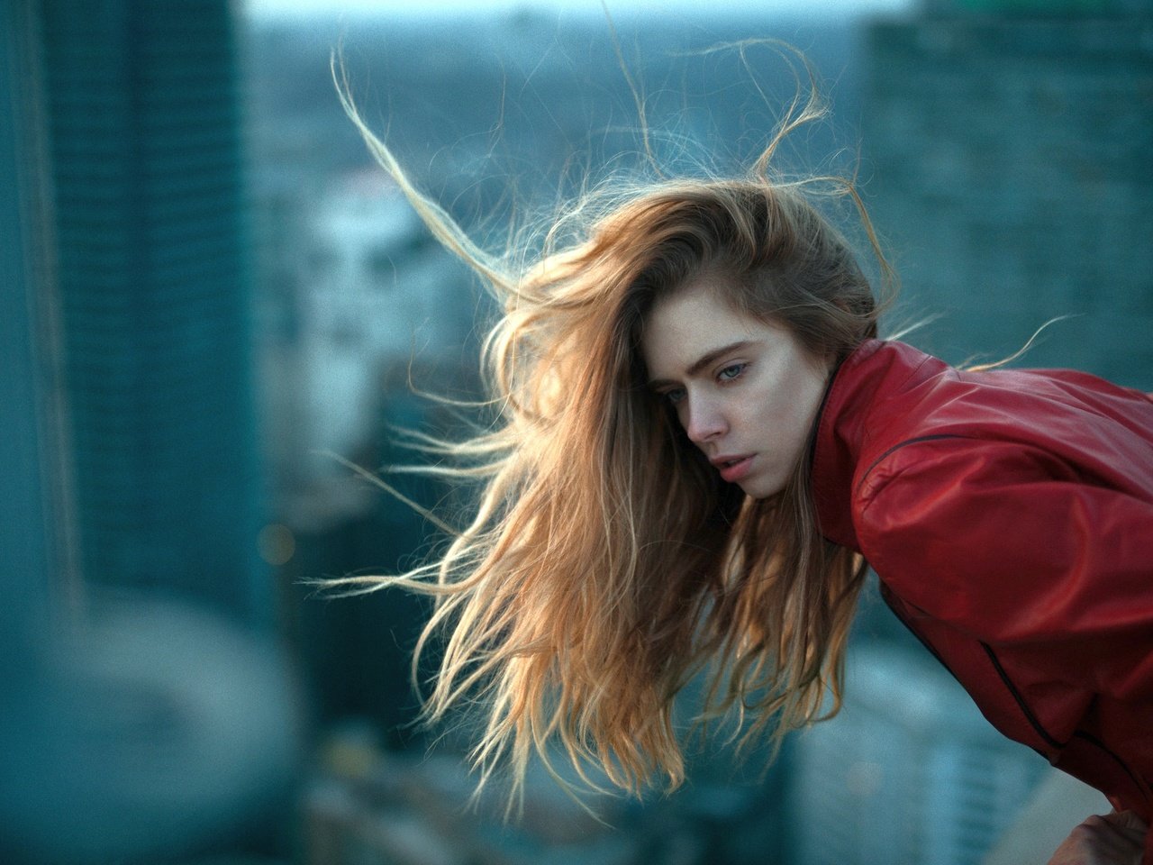 Обои девушка, фон, волосы, лицо, ветер, marta, girl, background, hair, face, the wind разрешение 2048x1365 Загрузить