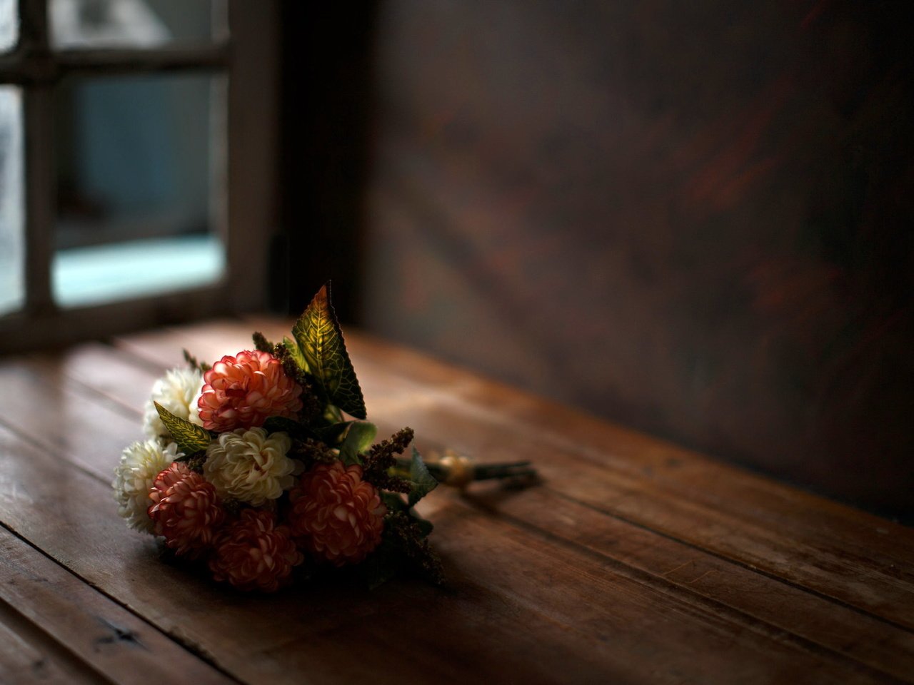 Обои цветы, букет, окно, flowers, bouquet, window разрешение 2048x1365 Загрузить