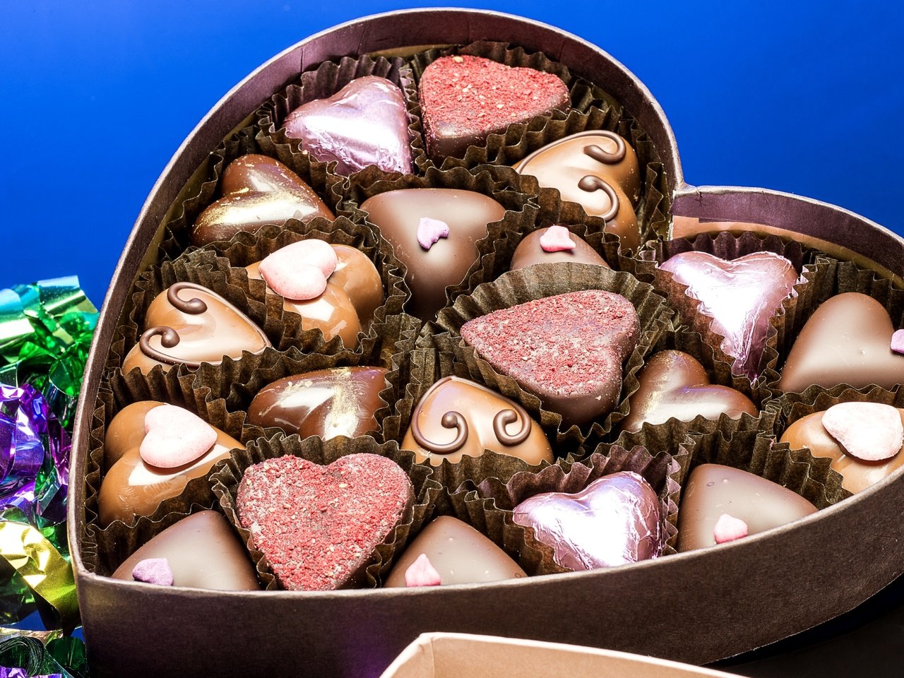 Обои конфеты, сердце, шоколад, коробка, candy, heart, chocolate, box разрешение 3000x1941 Загрузить