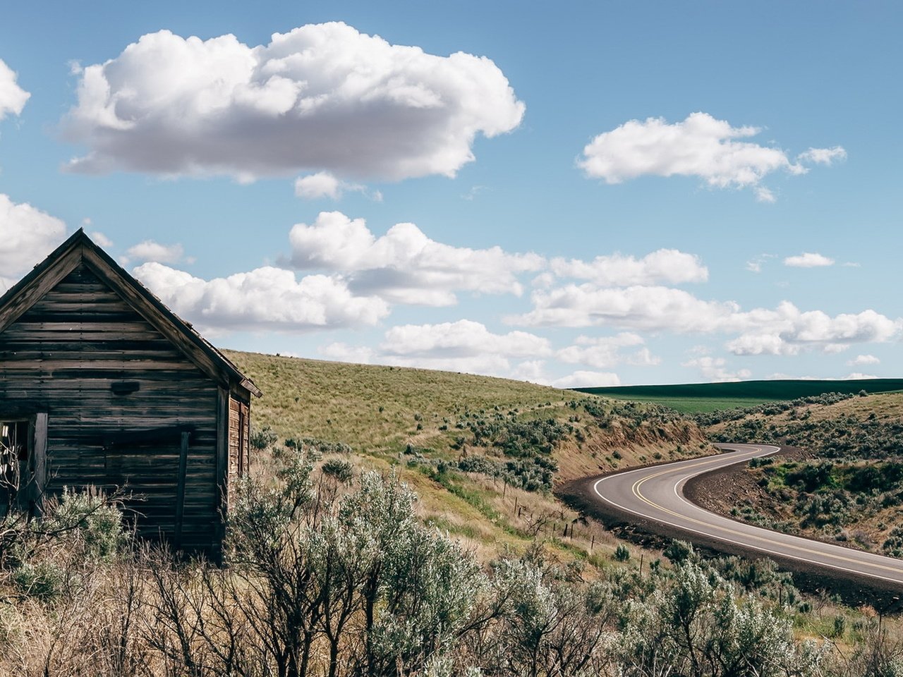 Обои дорога, поле, дом, road, field, house разрешение 1920x1080 Загрузить