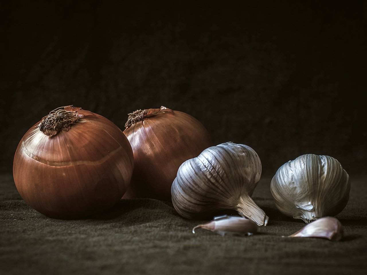 Обои лук, овощи, натюрморт, чеснок, bow, vegetables, still life, garlic разрешение 4288x2633 Загрузить