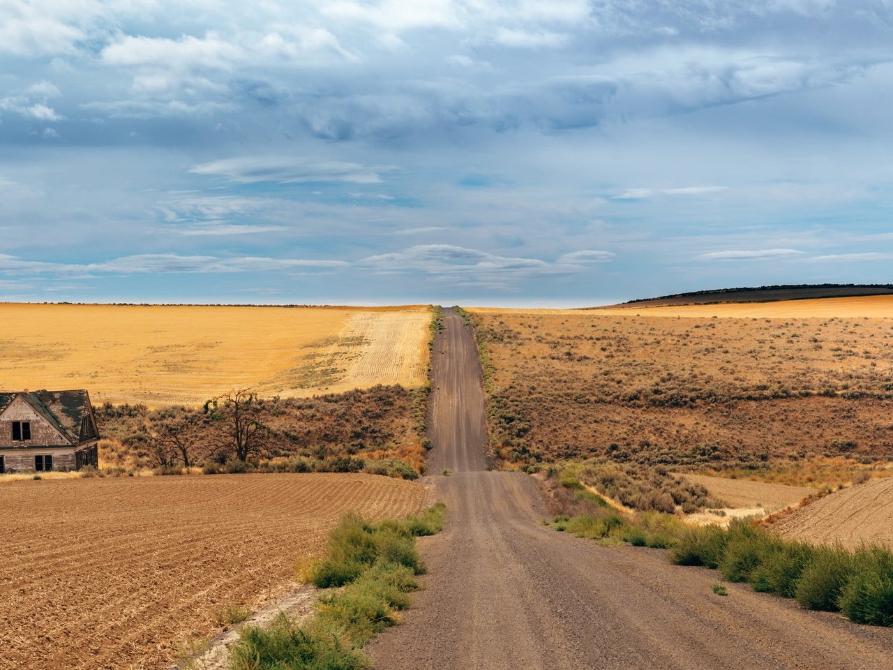 Обои небо, дорога, поле, горизонт, дом, the sky, road, field, horizon, house разрешение 2048x1152 Загрузить