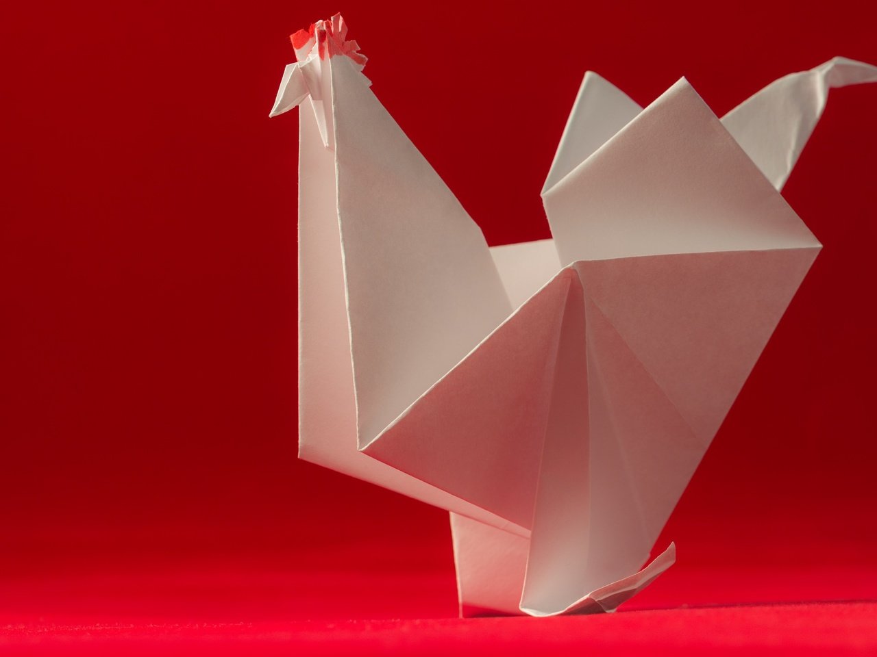 Обои бумага, птица, оригами, красный фон, петух, paper, bird, origami, red background, cock разрешение 2048x1365 Загрузить