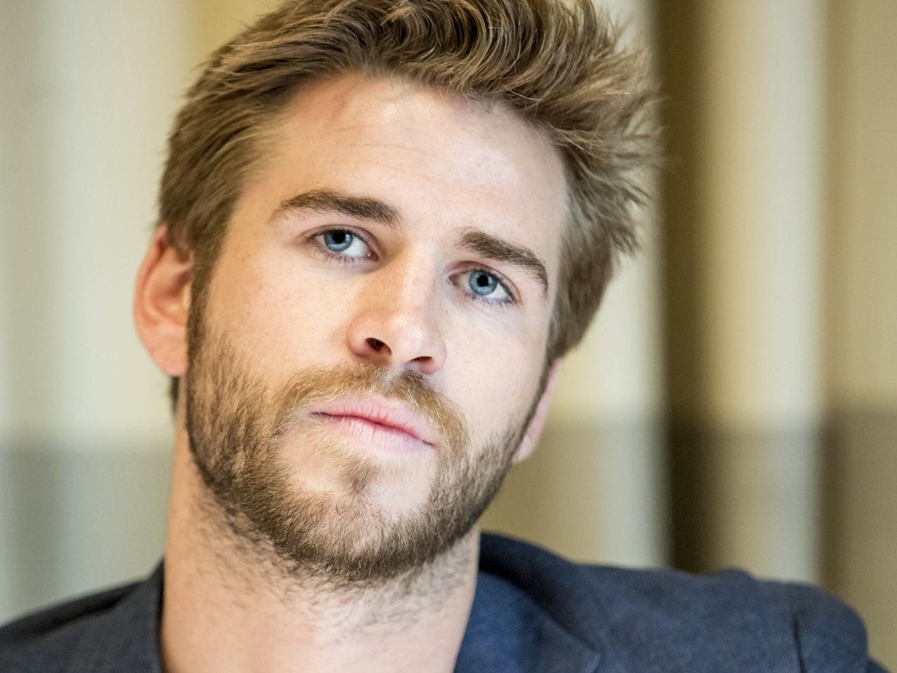 Обои лиам хемсворт, на пресс-конференции фильма голодные игры, liam hemsworth, at the press conference of the film the hunger games разрешение 4096x3828 Загрузить