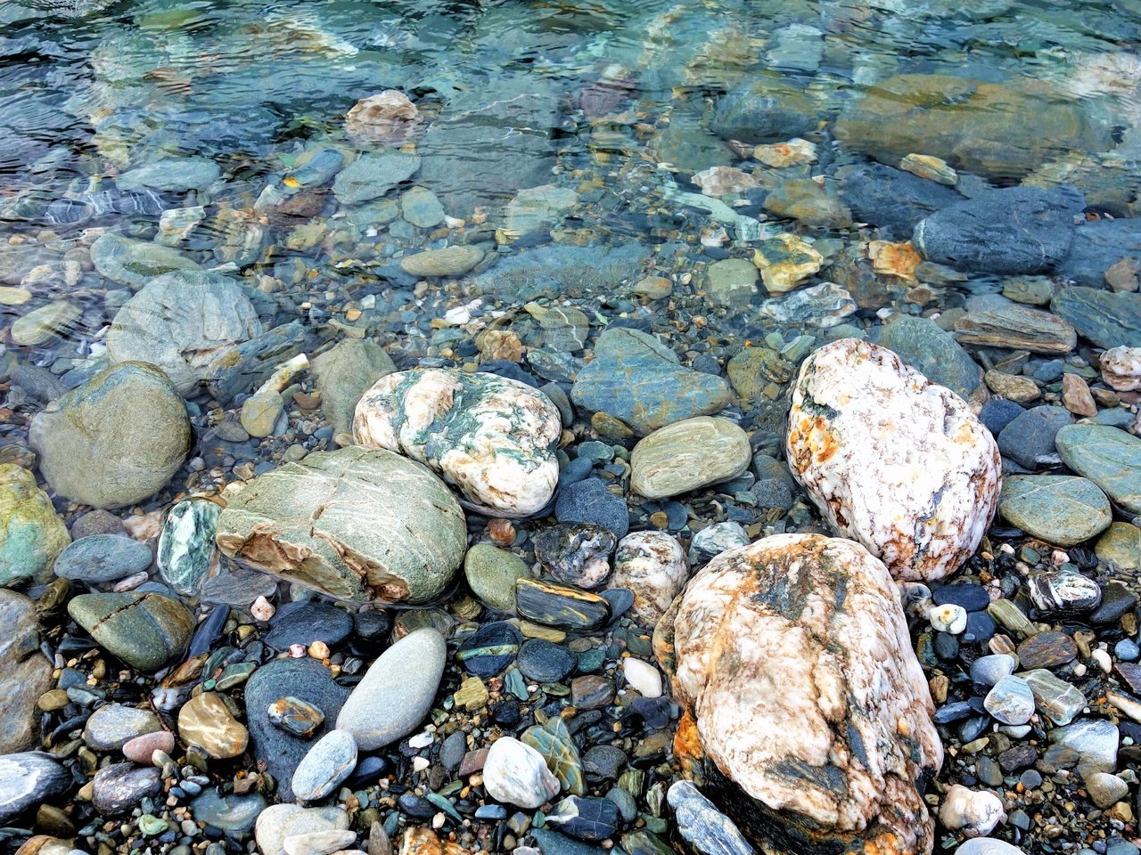 Обои вода, камни, берег, новая зеландия, water, stones, shore, new zealand разрешение 5472x3078 Загрузить