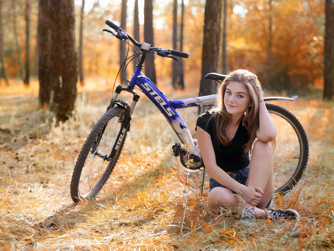 Позы для фото на велосипеде для девушки