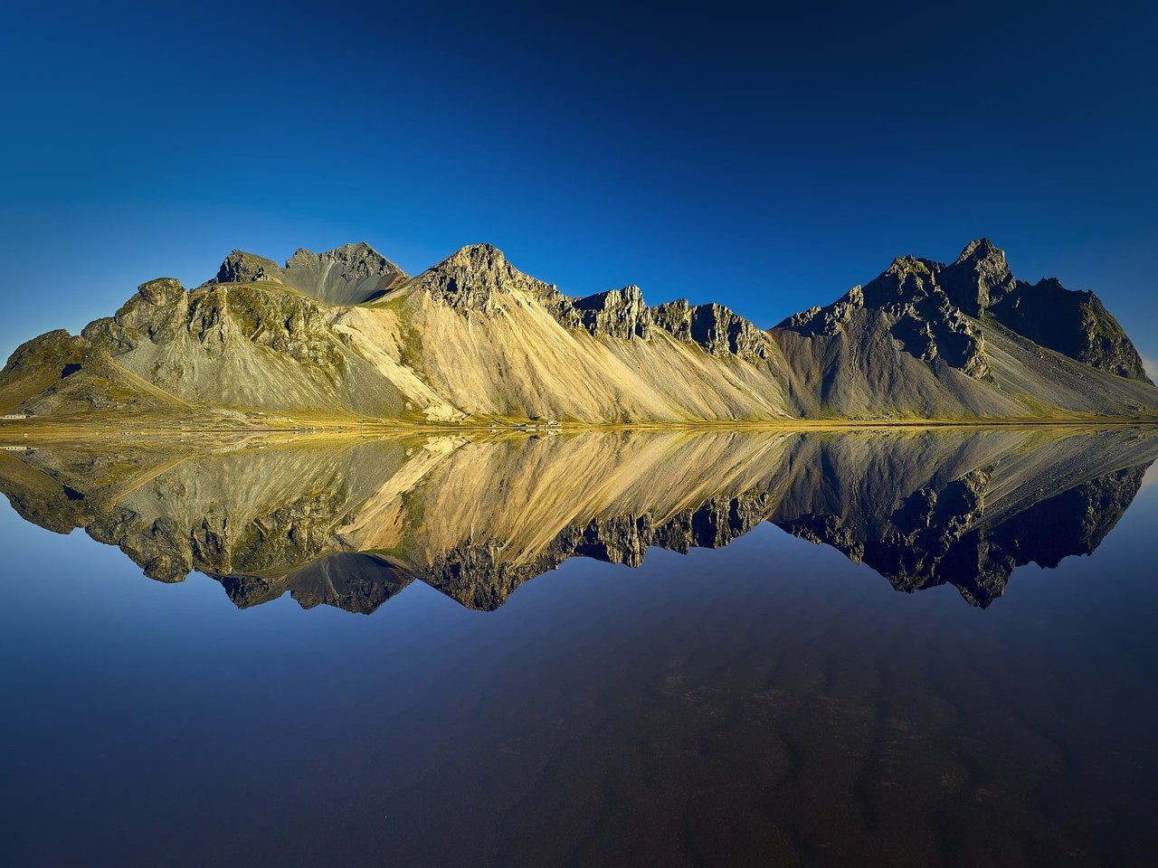 Обои небо, вода, горы, отражение, the sky, water, mountains, reflection разрешение 2000x1335 Загрузить