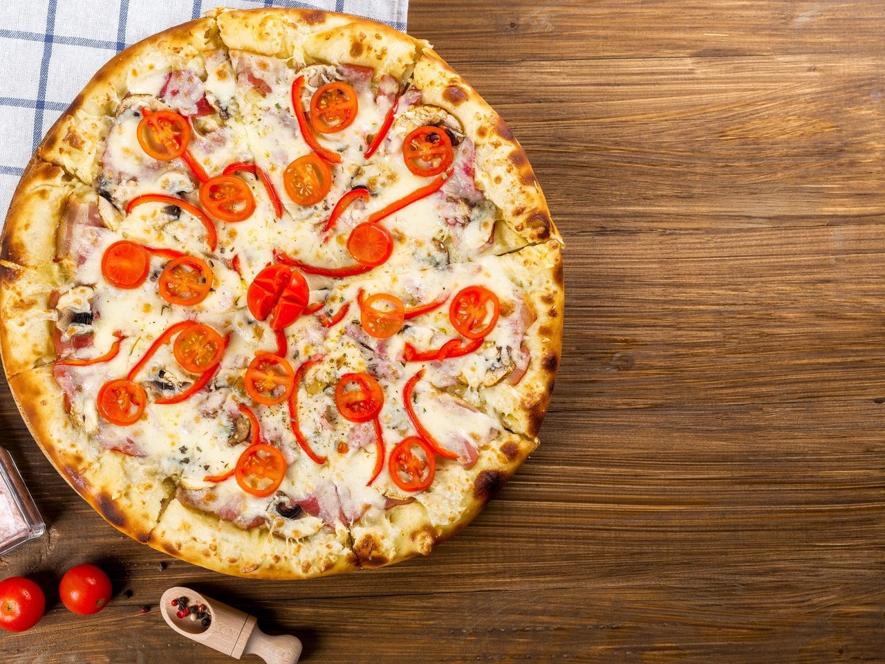 Обои сыр, помидоры, перец, пицца, тесто, cheese, tomatoes, pepper, pizza, the dough разрешение 5402x3582 Загрузить