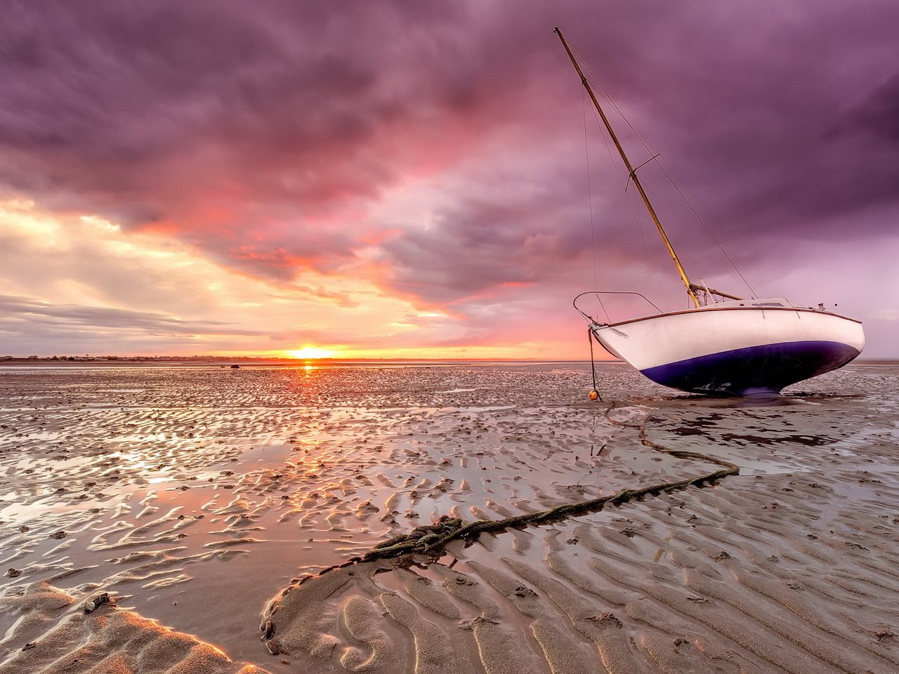 Обои берег, закат, песок, лодка, мель, shore, sunset, sand, boat, stranded разрешение 2047x1287 Загрузить