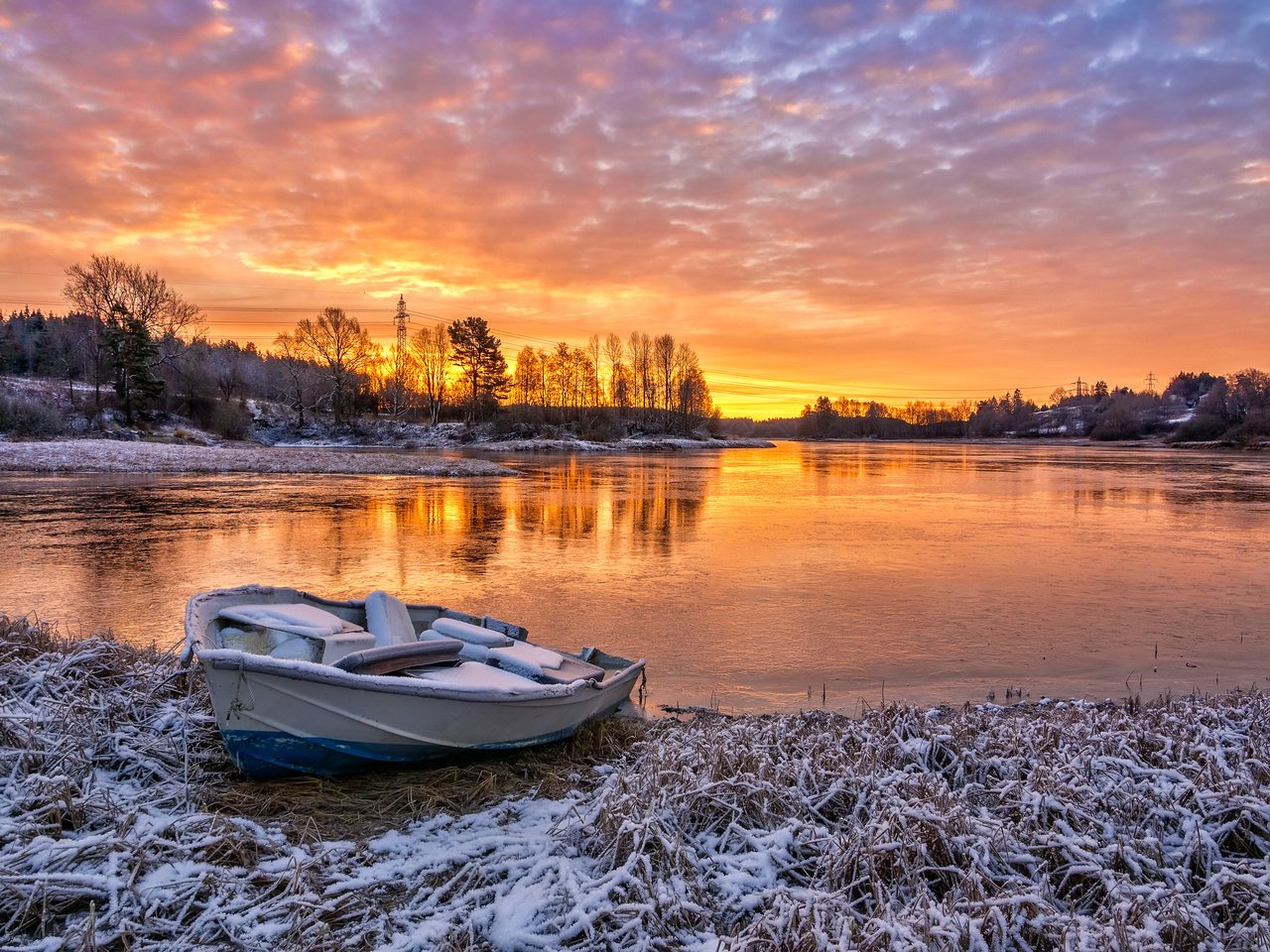 Обои деревья, река, снег, закат, зима, лодка, trees, river, snow, sunset, winter, boat разрешение 2048x1536 Загрузить