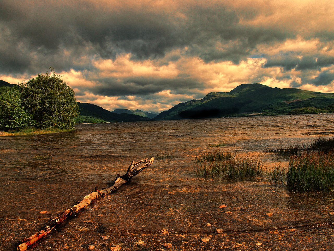 Обои вода, озеро, горы, тучи, пейзаж, палка, water, lake, mountains, clouds, landscape, stick разрешение 2048x1371 Загрузить