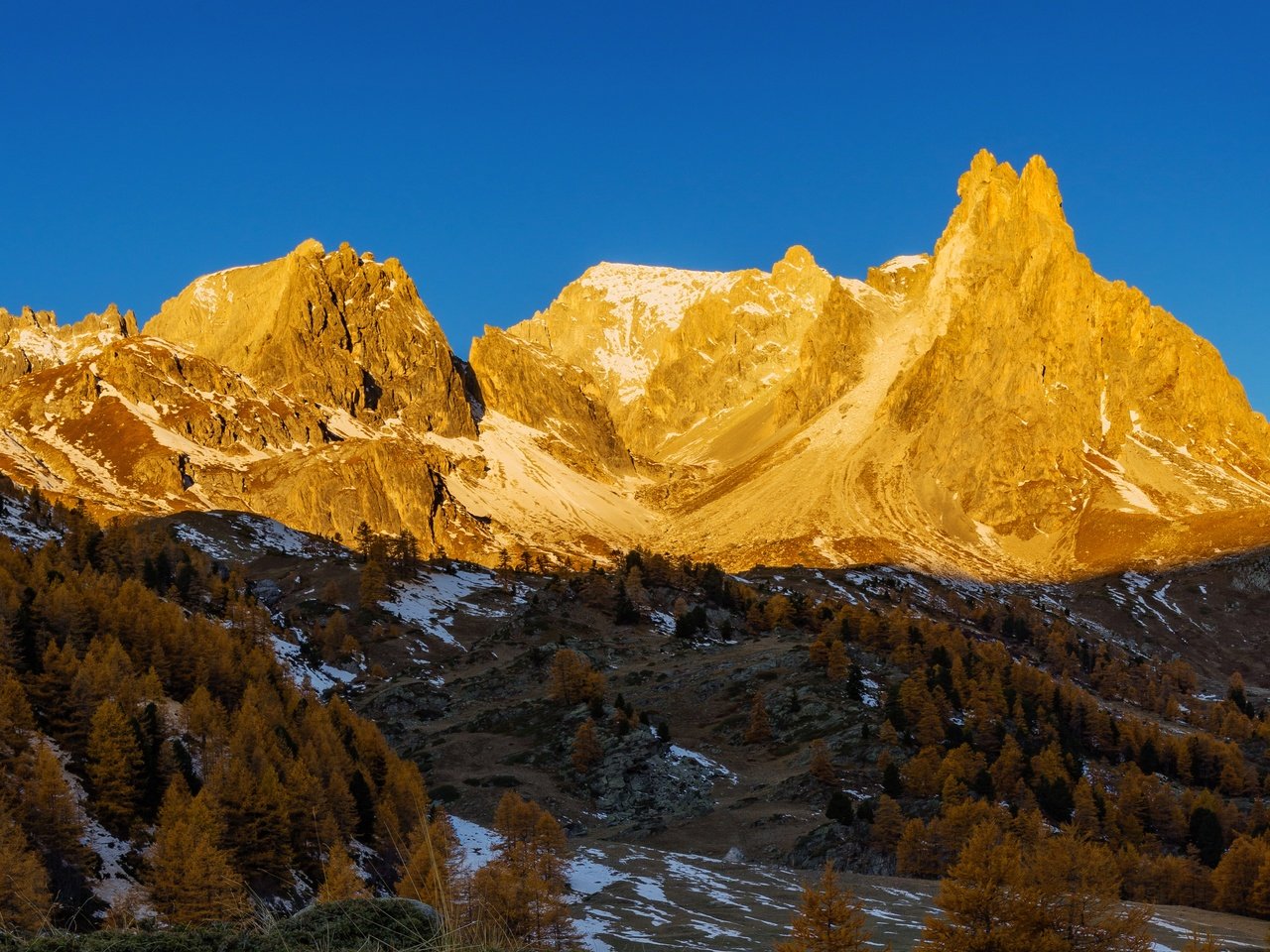 Обои небо, деревья, горы, природа, франция, the sky, trees, mountains, nature, france разрешение 4000x2556 Загрузить