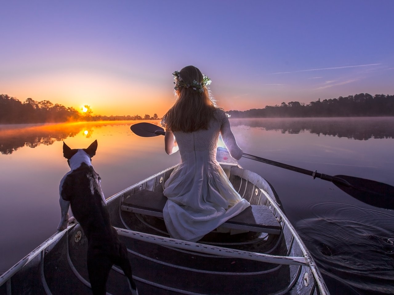 Обои вечер, весло, река, закат, девушка, собака, лодка, фонарь, отдых, the evening, paddle, river, sunset, girl, dog, boat, lantern, stay разрешение 2560x1440 Загрузить