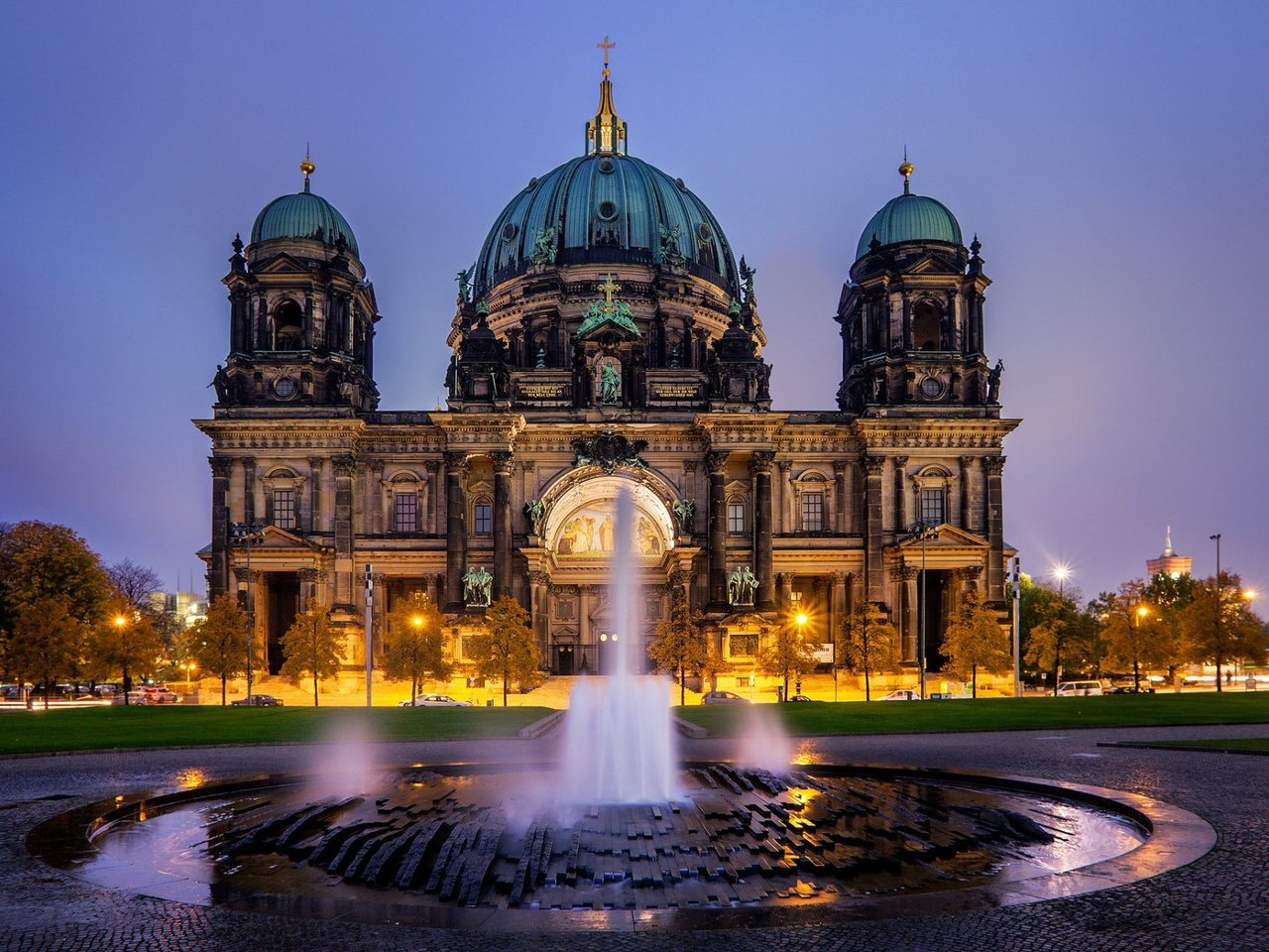 Обои фонтан, германия, берлин, кафедральный собор, берлин. германия, fountain, germany, berlin, cathedral, berlin. germany разрешение 1920x1300 Загрузить